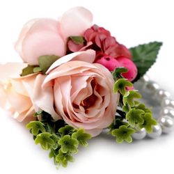 Náramek perlový s květy pro družičky pudrový